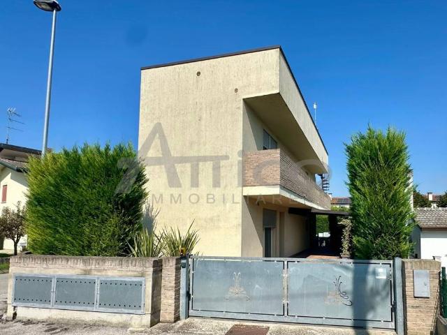 Villa Indipendente in vendita a Sant'Apollinare, Rovigo