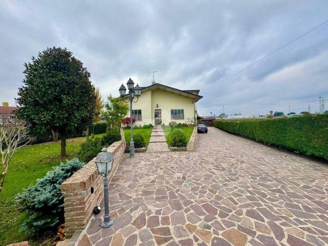 Villa Indipendente in vendita a Rovigo, Veneto