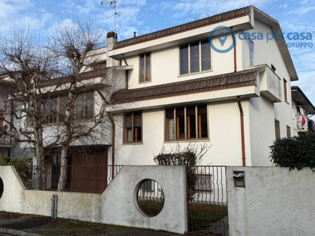 Villa Indipendente in vendita a Commenda Est, Rovigo