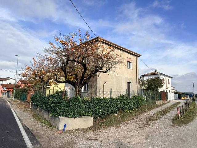 Villa Indipendente in vendita a Rovigo, Veneto
