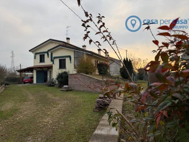 Villa Indipendente in vendita a Sant'Apollinare, Rovigo