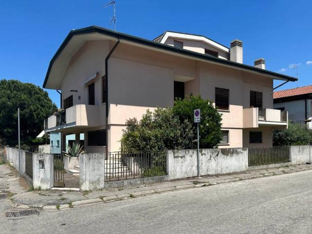 Villa Indipendente in vendita a Tassina, Rovigo
