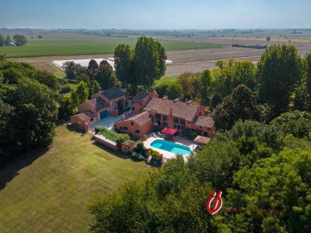Villa Indipendente in vendita a Sant'Apollinare, Rovigo