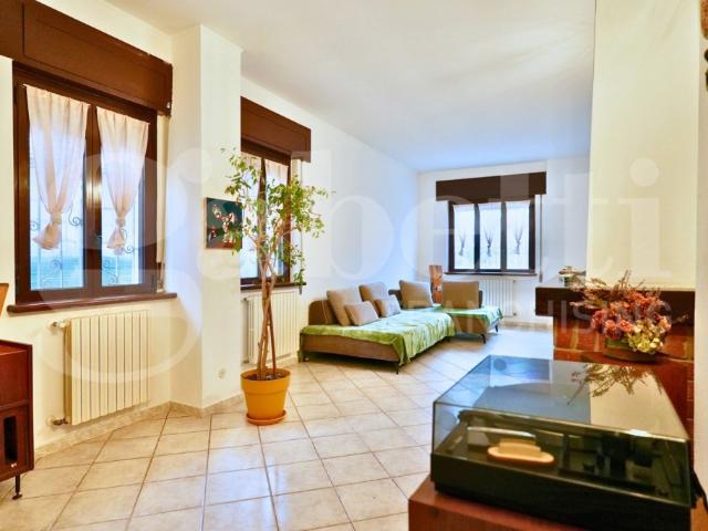 Villa Indipendente in vendita a Valleambrosia, Rozzano