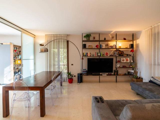 Villa Indipendente in vendita a Pontesesto, Rozzano