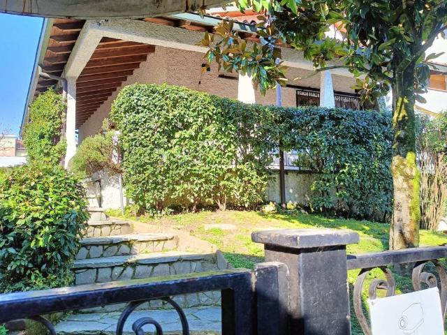 Villa Indipendente in vendita a Rozzano, Lombardia