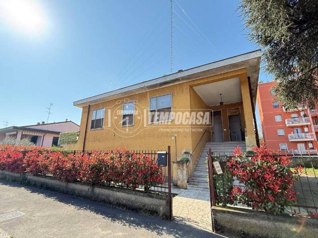 Villa Indipendente in vendita a Pontesesto, Rozzano