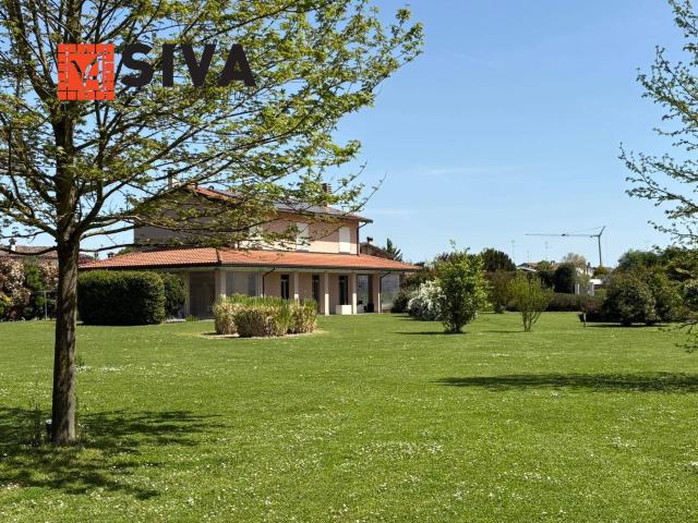 Villa Indipendente in vendita a Russi, Reggio Emilia