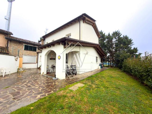 Villa Indipendente in vendita a Russi, Reggio Emilia