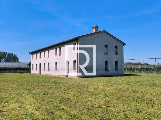 Villa Indipendente in vendita a Russi, Reggio Emilia