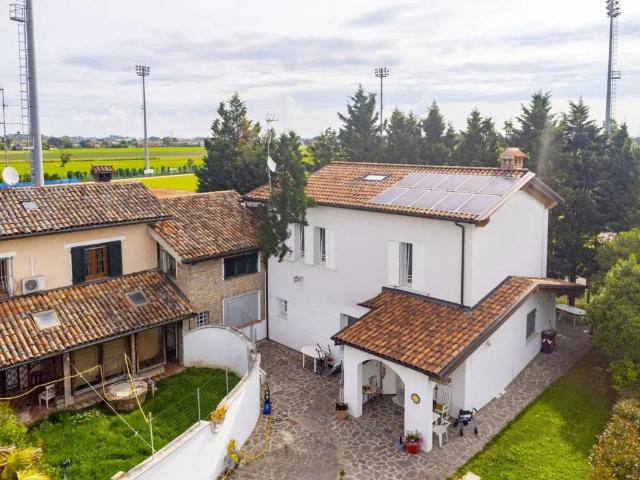 Villa Indipendente in vendita a Russi, Reggio Emilia