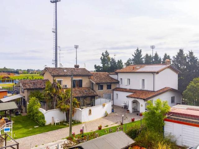 Villa Indipendente in vendita a Russi, Reggio Emilia