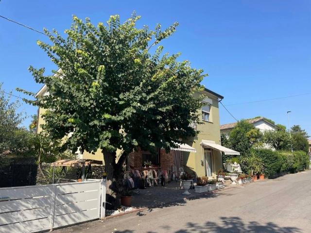 Villa Indipendente in vendita a Russi, Reggio Emilia