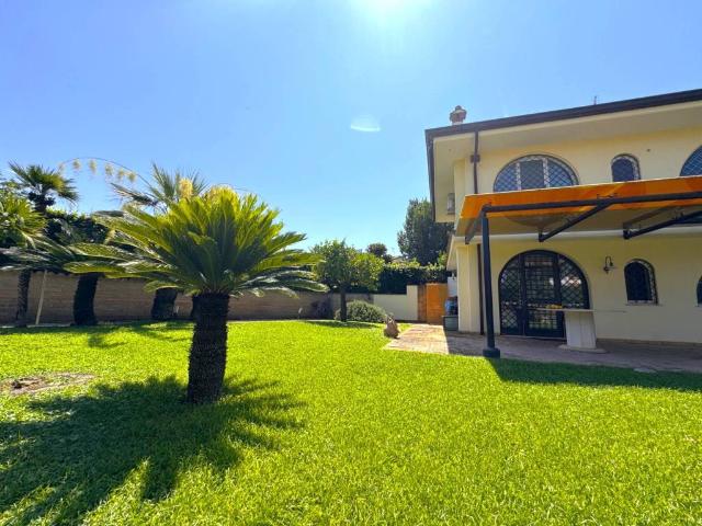Villa Indipendente in vendita a Sabaudia, Lazio