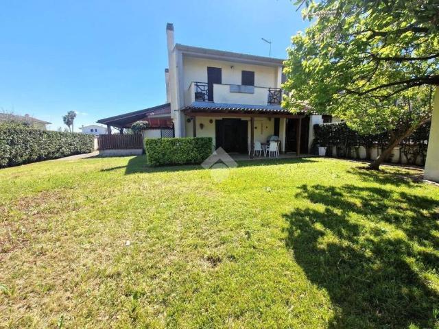 Villa Indipendente in vendita a Scopeto di San Donato, Sabaudia