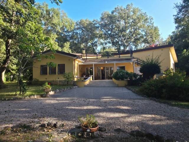 Villa Indipendente in vendita a Mezzomonte, Sabaudia
