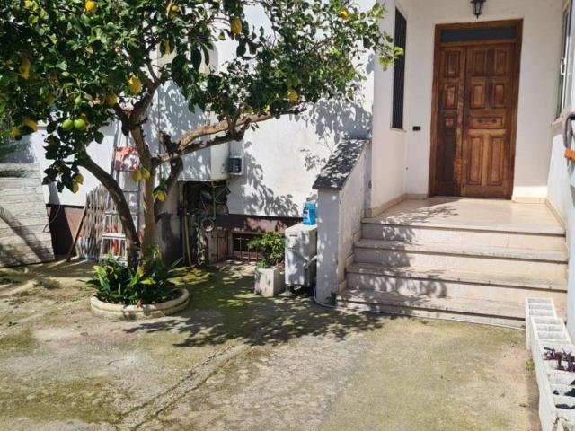 Villa Indipendente in vendita a Mezzomonte, Sabaudia