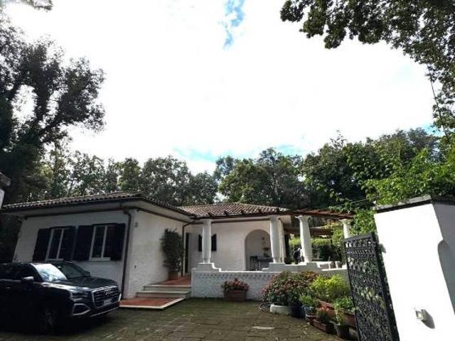 Villa Indipendente in vendita a Mezzomonte, Sabaudia