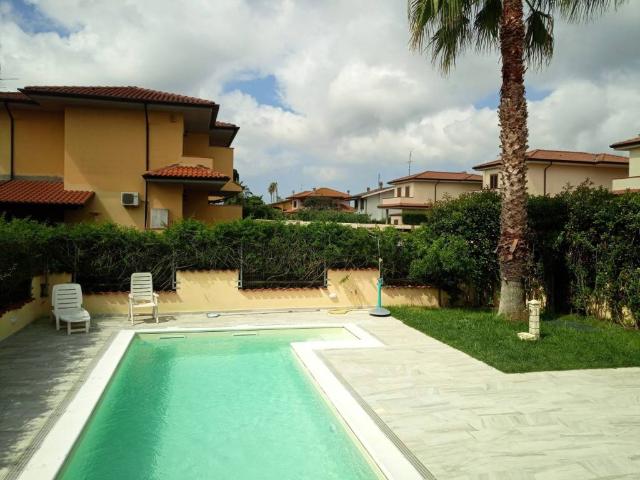 Villa Indipendente in vendita a Borgo San Donato, Sabaudia