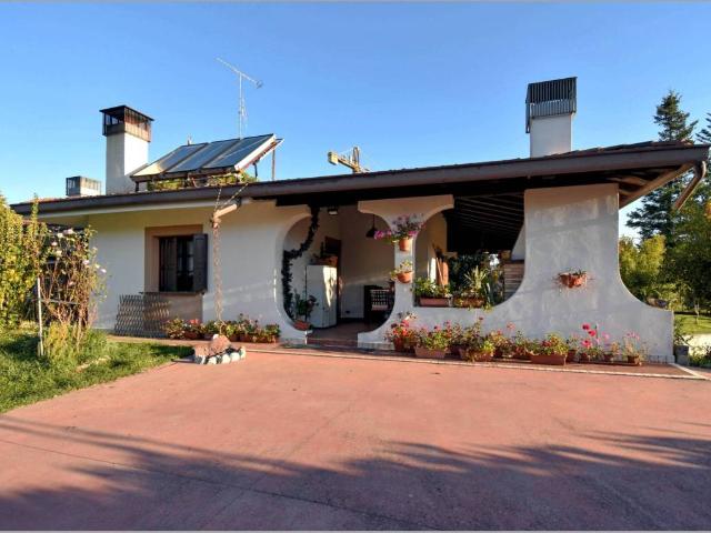 Villa Indipendente in vendita a Sacile, Friuli-Venezia Giulia