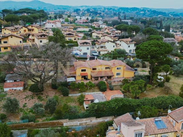 Villa Indipendente in vendita a Monte Caminetto, Roma Capitale