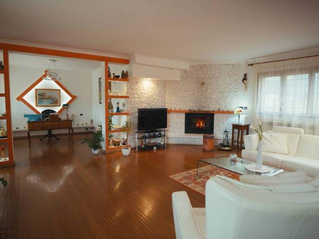 Villa Indipendente in vendita a Monte Caminetto, Roma Capitale