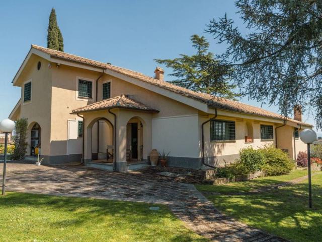Villa Indipendente in vendita a Monte Caminetto, Roma Capitale