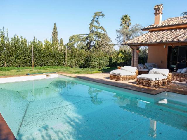 Villa Indipendente in vendita a Monte Caminetto, Roma Capitale