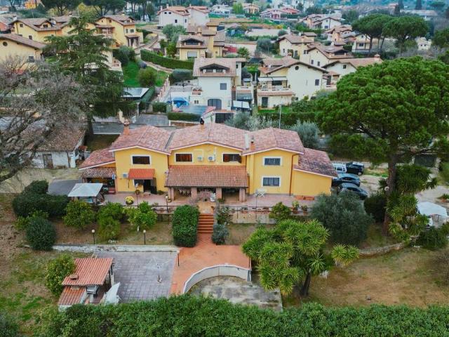 Villa Indipendente in vendita a Monte Caminetto, Roma Capitale