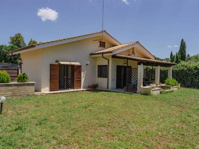 Villa Indipendente in vendita a Monte Caminetto, Roma Capitale