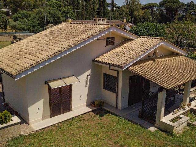 Villa Indipendente in vendita a Monte Caminetto, Roma Capitale