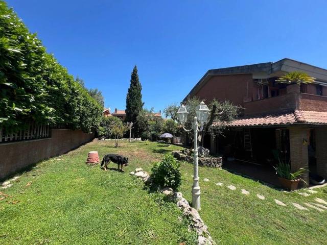 Villa Indipendente in vendita a Roma Capitale, Lazio