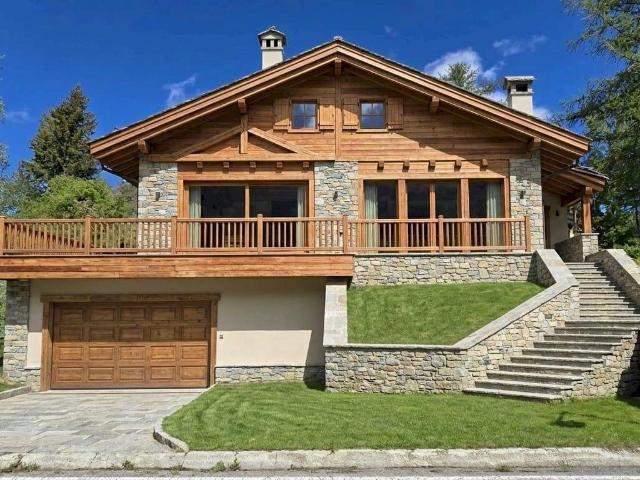 Villa Indipendente in vendita a Saint Pierre, Aosta