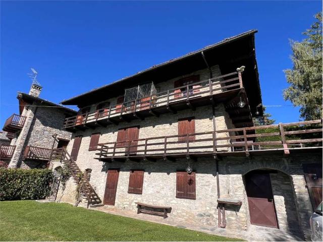 Villa Indipendente in vendita a Saint Pierre, Aosta
