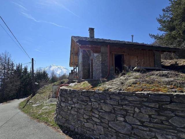 Villa Indipendente in vendita a Saint Pierre, Aosta