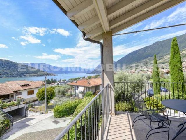 Villa Indipendente in vendita a Comunità montana del Sebino bresciano, Sale Marasino