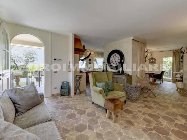 Villa Indipendente in vendita a Comunità montana del Sebino bresciano, Sale Marasino