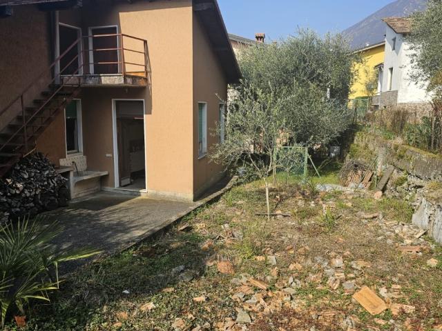 Villa Indipendente in vendita a Marasino, Sale Marasino