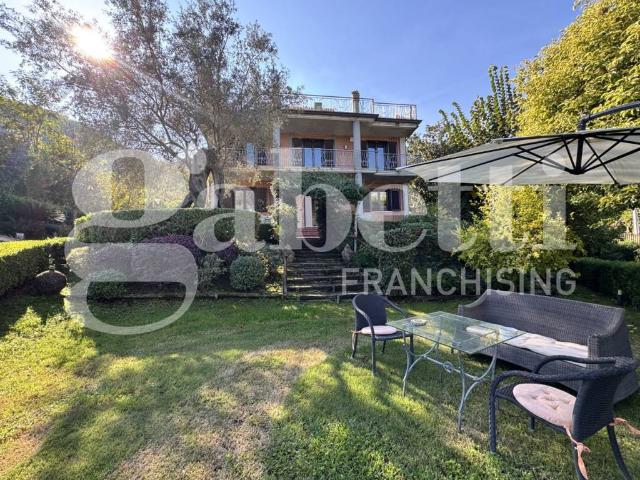 Villa Indipendente in vendita a Salerno