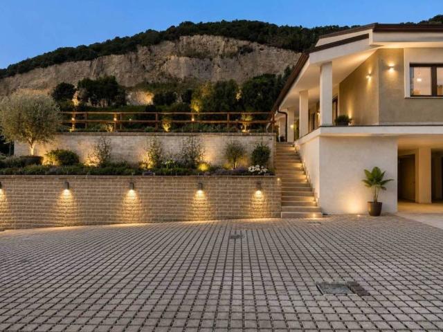 Villa Indipendente in vendita a Salerno