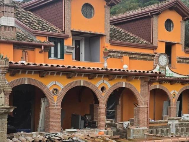 Villa Indipendente in vendita a Salerno