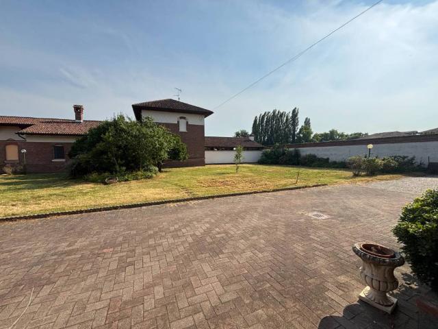 Villa Indipendente in vendita a Piemonte, Vercelli