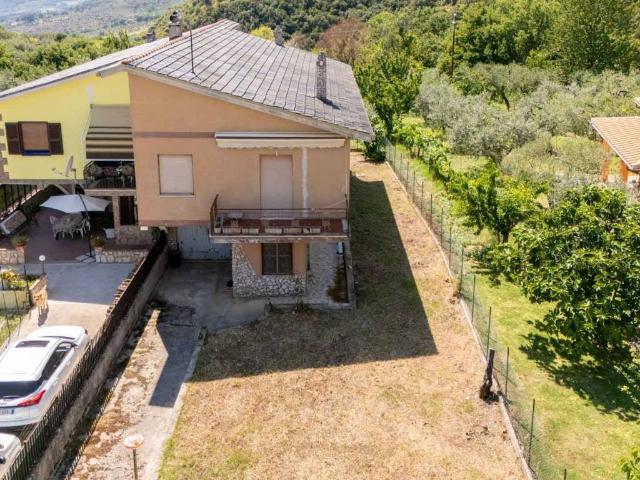 Villa Indipendente in vendita a Salisano, Lazio