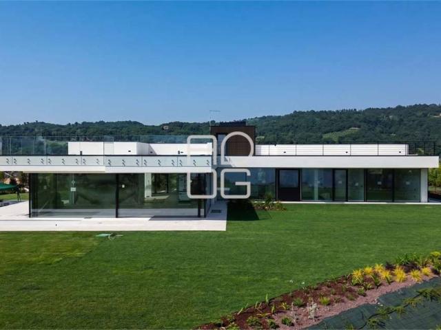 Villa Indipendente in vendita a Villa di Salò, Salò