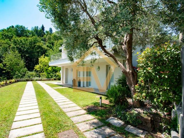Villa Indipendente in vendita a Villa di Salò, Salò