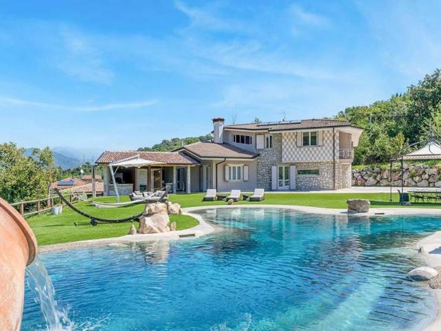 Villa Indipendente in vendita a Comunità Montana Parco Alto Garda bresciano, Salò