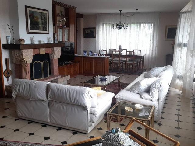 Villa Indipendente in vendita a Salsomaggiore Terme, Reggio Emilia