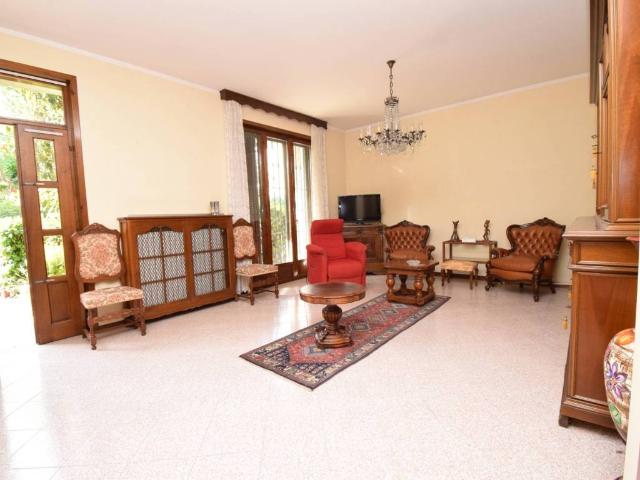 Villa Indipendente in vendita a Salsomaggiore Terme, Reggio Emilia