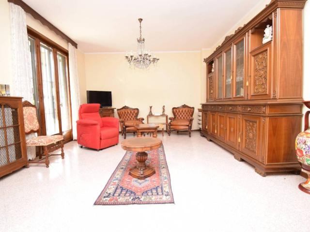 Villa Indipendente in vendita a Salsomaggiore Terme, Reggio Emilia