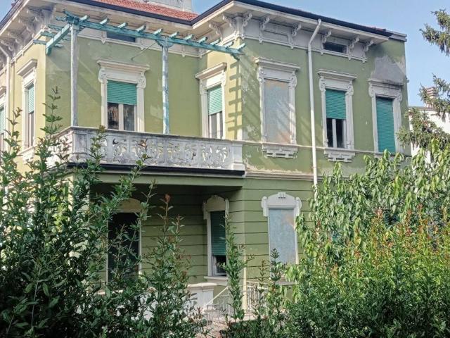 Villa Indipendente in vendita a Salsomaggiore Terme, Parma
